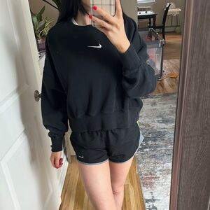 Nike xs black pull over crew neck